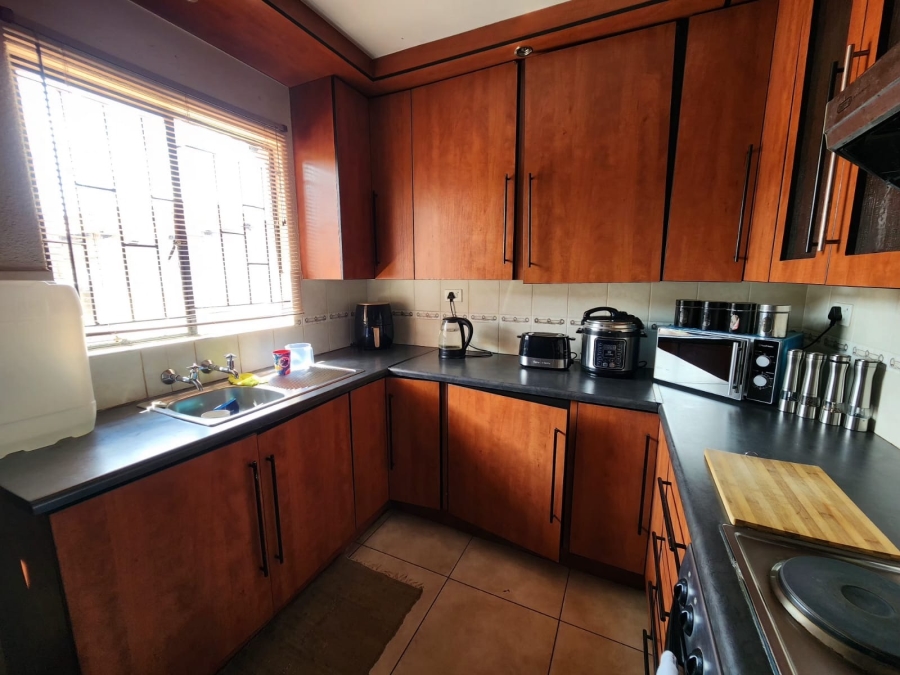 2 Bedroom Property for Sale in Tlhabane West North West